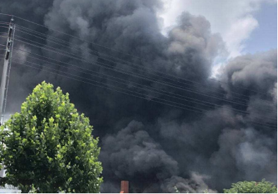 臺(tái)灣工廠發(fā)生火情 易燃物品堆積一定要注意防火防爆